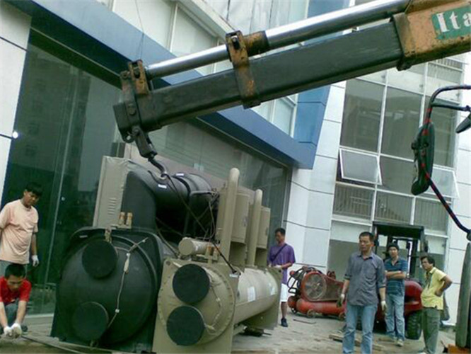 北林区随车吊和汽车吊的核心区别是什么？哪种更省钱？